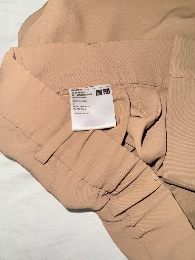 Uniqlo Brown Tailored Shorts Size M (Category: Shorts) located in Manila. Submitted by declutterwidme (Listing ID 1470354402, Image 2). Description: - Brand: Uniqlo - Color: Brown - Size: M (Waist: 63-69 cm, Hips: 88-94 cm) - Material: 100% Polyester - Waistband: Elastic at the back with belt loops - Closure & Style: Front button closure with stylish pleats - Pockets: Two back pocket details - Condition: Excellent / Great find! Almost new.