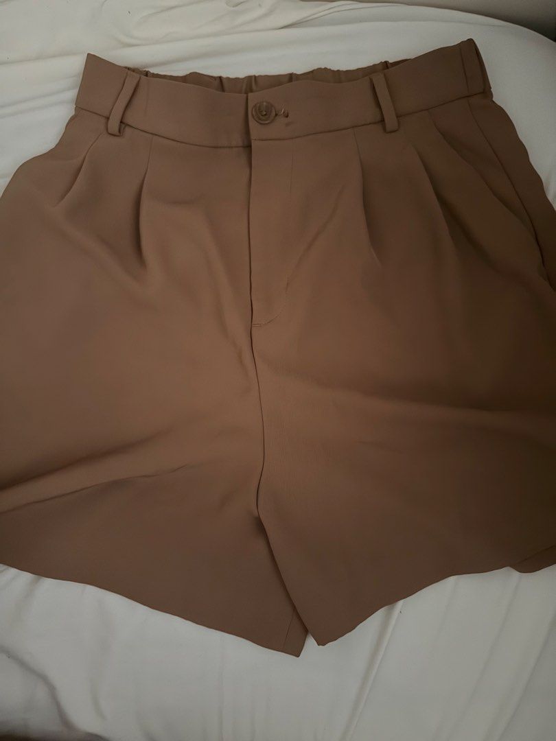 Uniqlo Brown Tailored Shorts Size M (Category: Shorts) located in Manila. Submitted by declutterwidme (Listing ID 1470354402, Image 1). Description: - Brand: Uniqlo - Color: Brown - Size: M (Waist: 63-69 cm, Hips: 88-94 cm) - Material: 100% Polyester - Waistband: Elastic at the back with belt loops - Closure & Style: Front button closure with stylish pleats - Pockets: Two back pocket details - Condition: Excellent / Great find! Almost new.