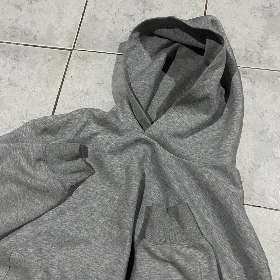 UNIQLO C SWEAT OVERSIZE PULLOVER HOODIE (Category: Hoodies) located in Bacolod City. Submitted by thriftedfits. (Listing ID 1470523003, Image 2). Description: 𝗨𝗡𝗜𝗤𝗟𝗢 𝗖 𝗦𝗪𝗘𝗔𝗧 𝗢𝗩𝗘𝗥𝗦𝗜𝗭𝗘 𝗣𝗨𝗟𝗟𝗢𝗩𝗘𝗥 𝗛𝗢𝗢𝗗𝗜𝗘 ♻️ Size: XL on tag | best fit L to XL Measurements: 24” width / 28” length Condition: Like New (10/10 Color rate) Flaws: None Price: ₱450 + shipping fee 🏷️ Mode of Payment: GCash / Bank Courier: J&T Express (nationwi