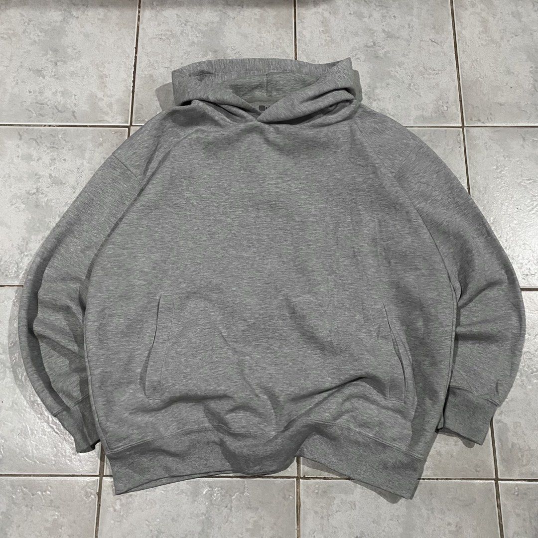 UNIQLO C SWEAT OVERSIZE PULLOVER HOODIE (Category: Hoodies) located in Bacolod City. Submitted by thriftedfits. (Listing ID 1470523003, Image 1). Description: 𝗨𝗡𝗜𝗤𝗟𝗢 𝗖 𝗦𝗪𝗘𝗔𝗧 𝗢𝗩𝗘𝗥𝗦𝗜𝗭𝗘 𝗣𝗨𝗟𝗟𝗢𝗩𝗘𝗥 𝗛𝗢𝗢𝗗𝗜𝗘 ♻️ Size: XL on tag | best fit L to XL Measurements: 24” width / 28” length Condition: Like New (10/10 Color rate) Flaws: None Price: ₱450 + shipping fee 🏷️ Mode of Payment: GCash / Bank Courier: J&T Express (nationwi
