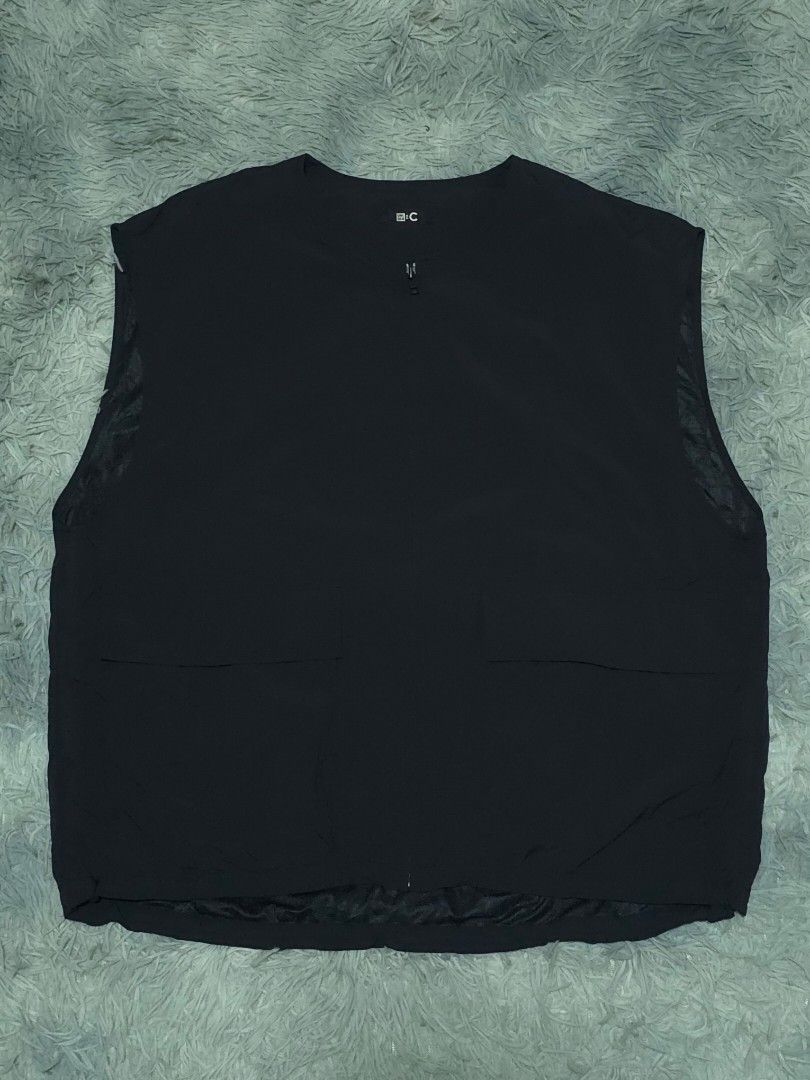 Uniqlo C Vest (Category: Coats, Jackets and Outerwear) located in Abulug. Submitted by humanwhosellthings (Listing ID 1470480827, Image 1). Description: UNIQLO C VEST ✅️Size: Medium ✅️Dimes: 21W x 24L ✅Condition: Excellent ✅Issue: None ✅Color Rate: 9.8/10.
