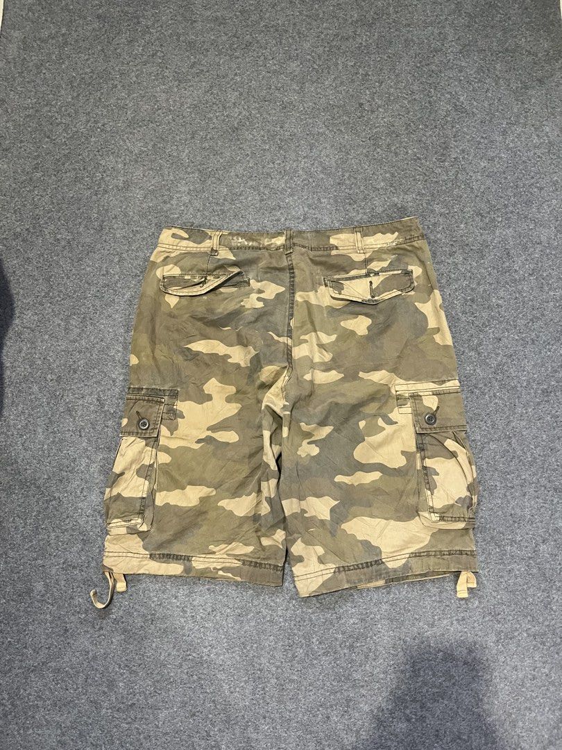 Uniqlo cargo camouflage short (Category: Shorts) located in Lapu Lapu. Submitted by jhonrener41426 (Listing ID 1470417736, Image 2). Description: Size 34 Length-22 Leg opening-12 Excellent condition Color rate 9.5/10 Authentic Issue none .