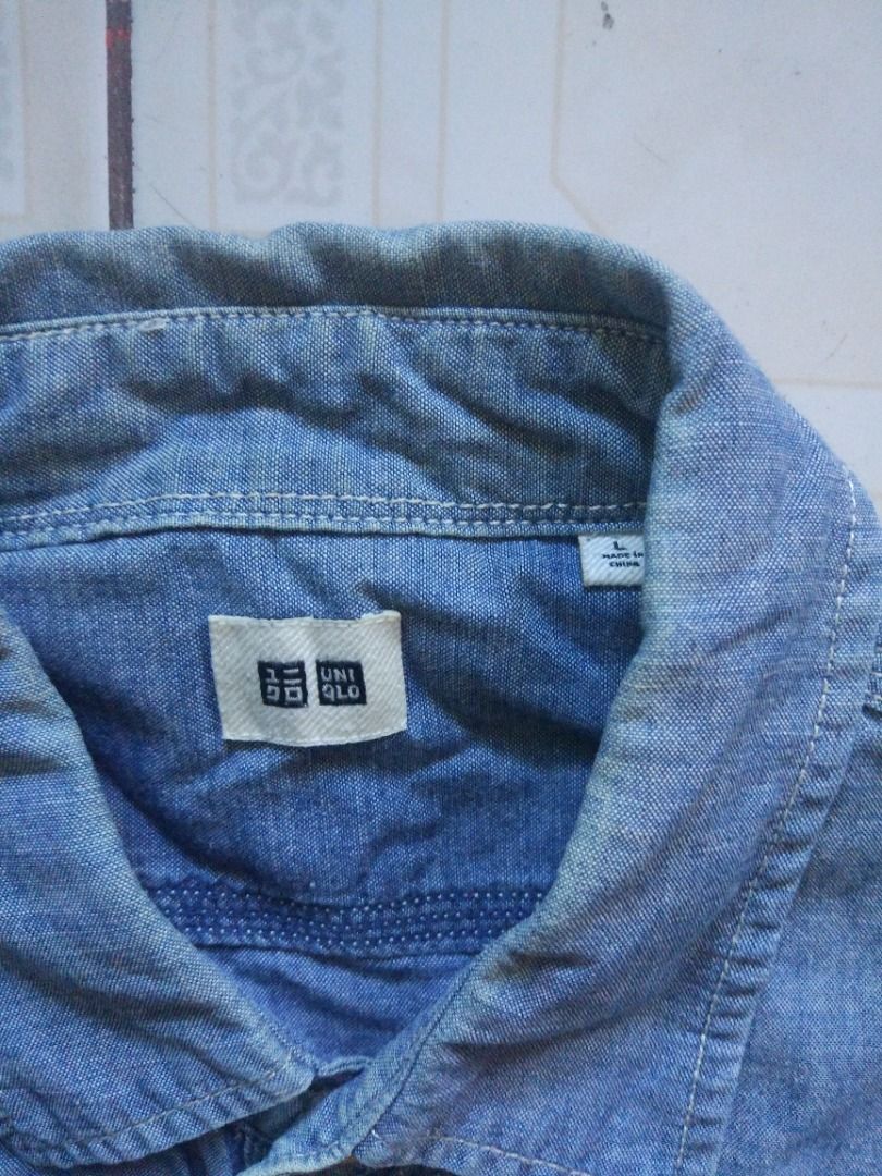 Uniqlo Chambray Longsleeve L (Category: Formal Shirts) located in Pasay City. Submitted by denimdude.ph (Listing ID 1470419294, Image 3). Description: fade at collar, last pic.
