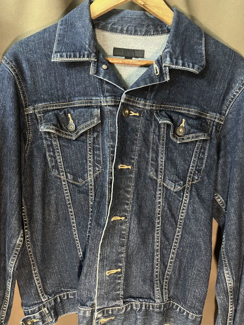 Uniqlo Cropped Dark Denim Jacket (Category: Coats, Jackets and Outerwear) located in Manila. Submitted by rrr.decoolter.888 (Listing ID 1470523465, Image 2). Description: - Cropped dark blue denim jacket with stylish contrast stitching - Size: 24 x 18 - Two chest pockets with button flaps and vertical front seam details - Condition: 8/10 .