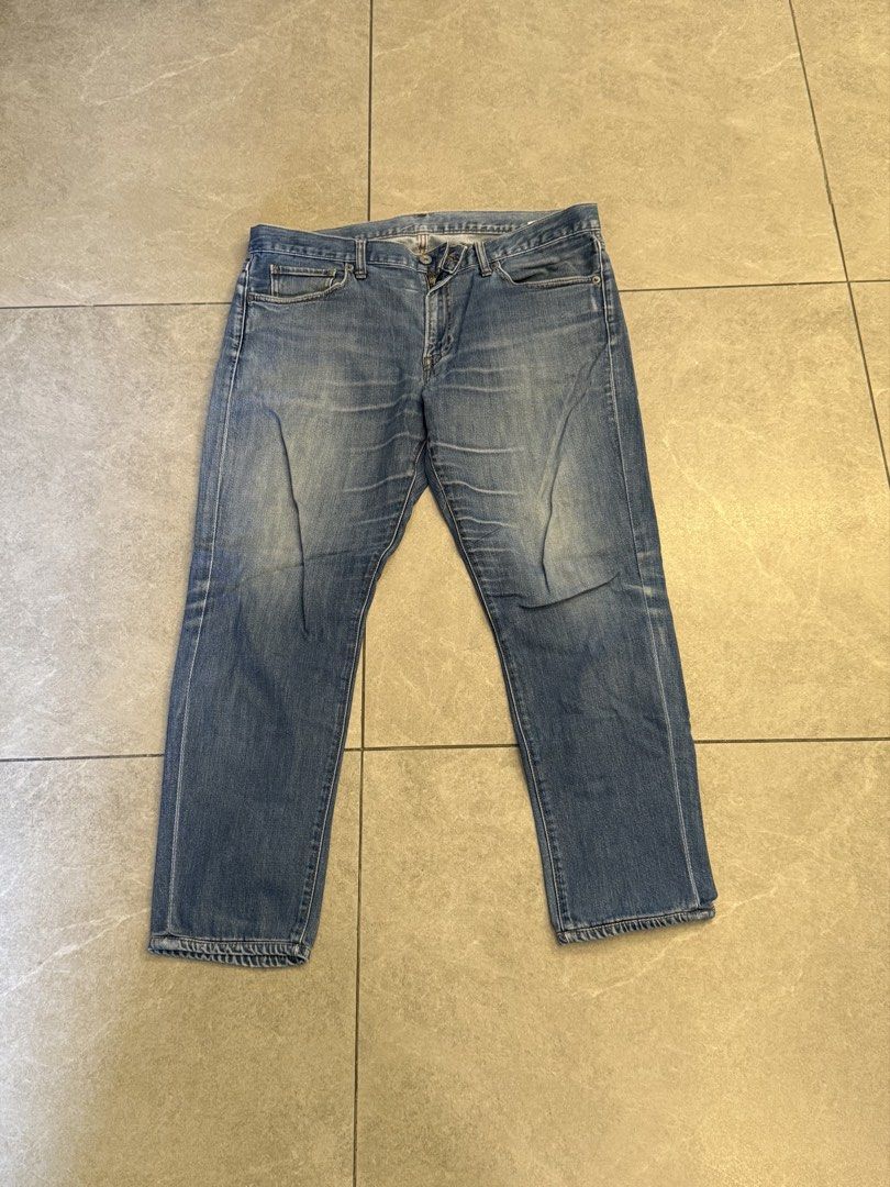 Uniqlo Denim Jeans Size 34 (Category: Jeans) located in Muntinlupa City. Submitted by el1b12345 (Listing ID 1470378069, Image 1). Description: - Brand: Uniqlo - Style: Light wash denim jeans with faded finish - Size: 34 (fits 86.5cm waist) - L - 37" - Material: 99% cotton, 1% spandex (slight stretch for comfort) - Fit: Standard fit - Details: Five pockets, classic button and zip fly closure - mop: Gcash - mod: J&T/Lalamove - Negotiable - Pm if In