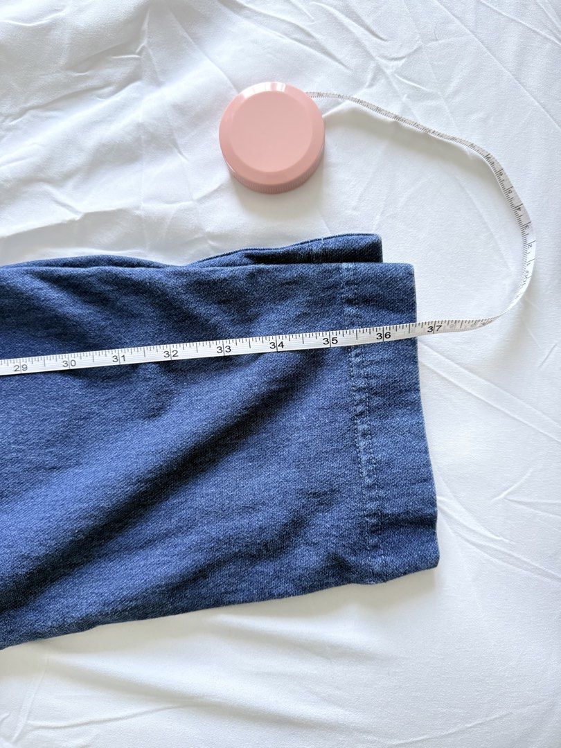 Uniqlo Denim Pull-On Pants Size M (Category: Jeans) located in Mandaluyong City. Submitted by chi11ng (Listing ID 1470481391, Image 3). Description: - Brand/Item: Uniqlo Denim Pull-On Pants - Color: Blue - Size: Medium (M) - Material: Cotton and spandex blend (with polyester pocket lining) - Waistband: Elastic for easy and comfortable wear - Pockets: Two side pockets and two back pockets - Condition: Excellent casual bottoms, great for everyday u