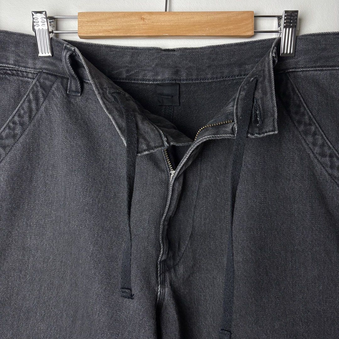 UNIQLO Denim Work Jorts (Category: Shorts) located in Cagayan de Oro. Submitted by reviveco (Listing ID 1470521345, Image 3). Description: UNIQLO Denim Work Jorts •Brand new condition •Size: Large •Waistline: 32-34 •Length: 22 •Color rate: 10/10 •Colorway: Acid gray •No issue 🏷️+sf For more information kindly DM me📩 📍Location: Cagayan De Oro City, 9000.