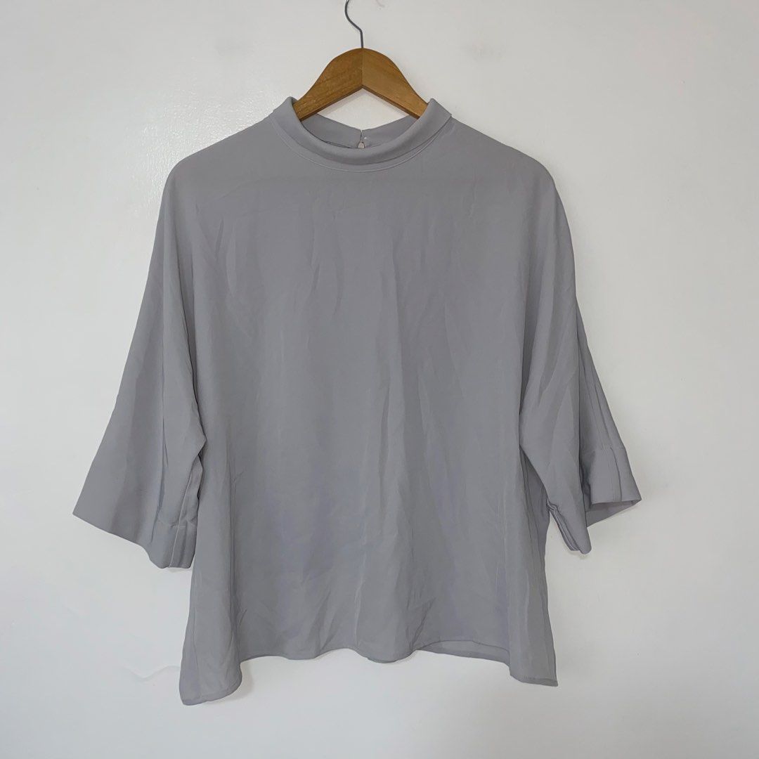 UNIQLO drape 3/4 sleeve top (Category: Blouses) located in San Jose del Monte. Submitted by mamiracky (Listing ID 1470449413, Image 2). Description: .