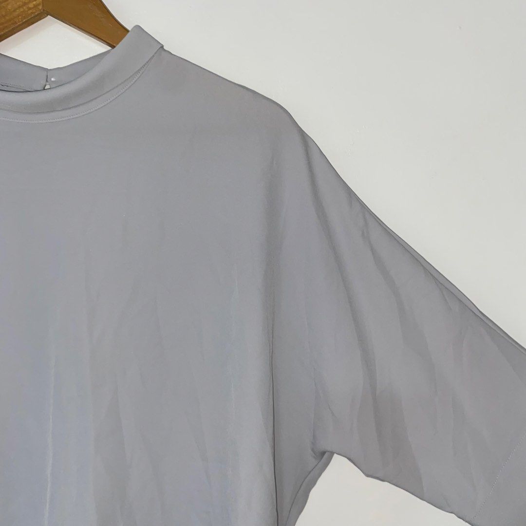 UNIQLO drape 3/4 sleeve top (Category: Blouses) located in San Jose del Monte. Submitted by mamiracky (Listing ID 1470449413, Image 3). Description: .