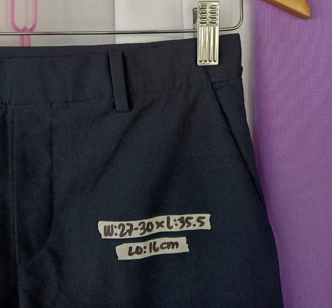 UNIQLO EZY Ankle Pants (Category: Other Bottoms) located in Basista. Submitted by purpleens_shop (Listing ID 1470460092, Image 3). Description: Navy Blue 💙 10/10.