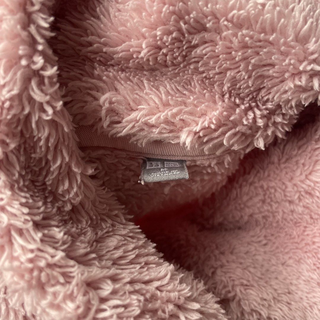 UNIQLO Fleece Teddy Jacket Sweater (Category: Coats, Jackets and Outerwear) located in Baguio. Submitted by babycece (Listing ID 1470474097, Image 2). Description: .