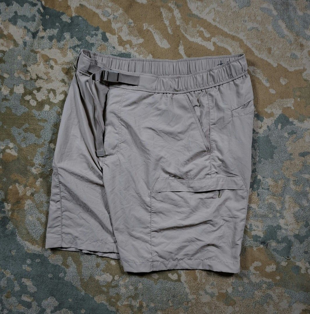 Uniqlo geared cargo shorts (Category: Shorts) located in Tagaytay City. Submitted by joselito_acosta (Listing ID 1470351685, Image 3). Description: Uniqlo geared cargo shorts In excellent condition No issues 9.5/10 color rate Large on tag Waistline: 34"-36" Length: 20" Leg opening: 12" Authentic ✅ ✅ ✅ 599+shipping fee only Location: tagaytay Dm to purchase 📩 📩 📩.