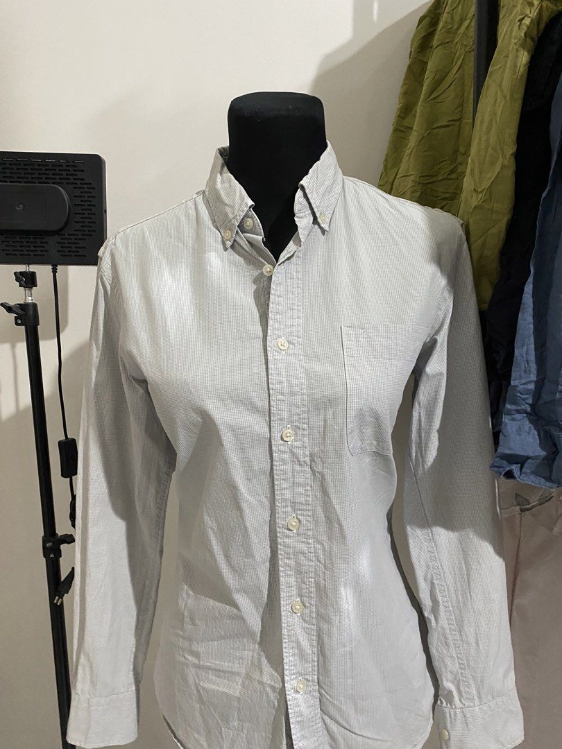 Uniqlo Grey Gingham Check Button-Down Shirt Size S (Category: Tshirts & Polo Shirts ) located in Manila. Submitted by mpt99876 (Listing ID 1470496689, Image 3). Description: - Brand: Uniqlo - Size: Small - Pattern: Grey gingham check - Details: Classic collar, front button closure, single chest pocket - Sleeves: Long sleeves with button cuffs - Comfort: Box pleat at the back yoke for easy movement - Condition: Clean fabric - Style: Versatile for 