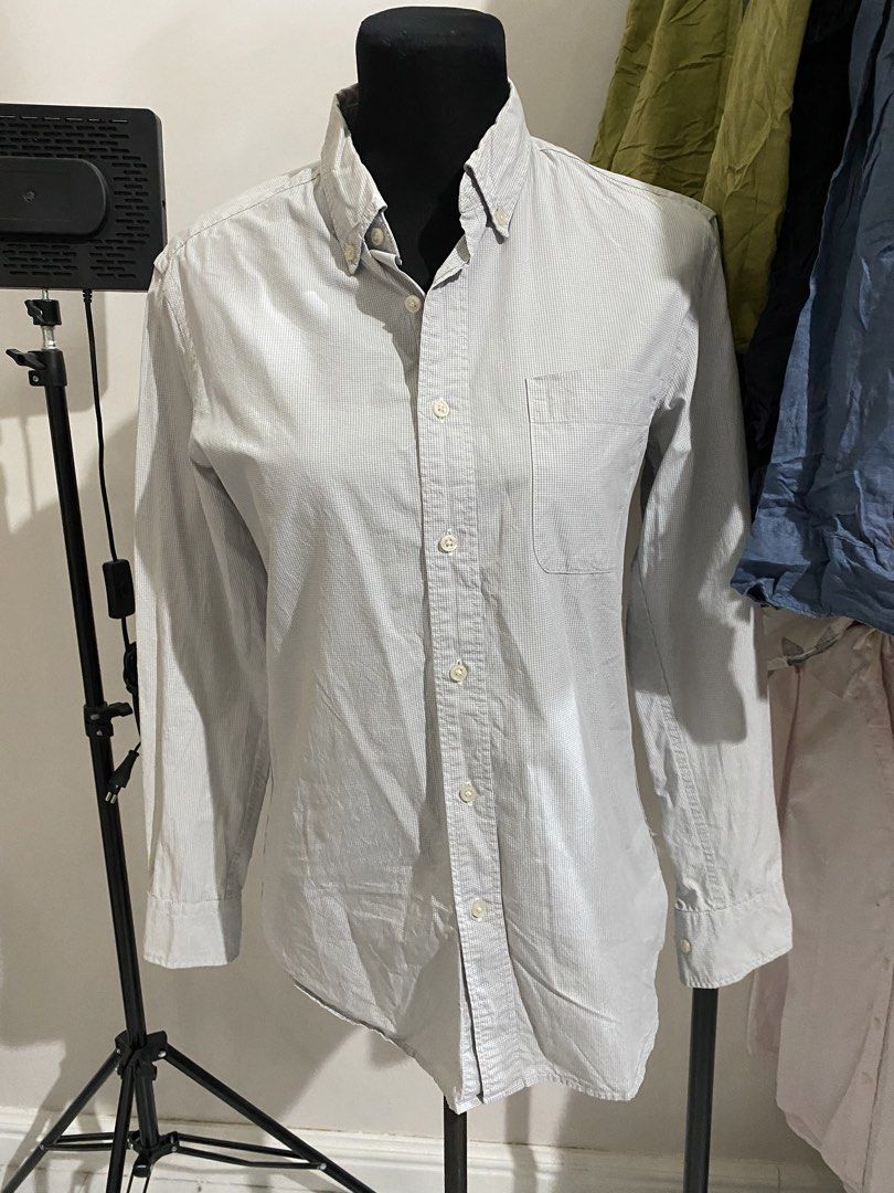 Uniqlo Grey Gingham Check Button-Down Shirt Size S (Category: Tshirts & Polo Shirts ) located in Manila. Submitted by mpt99876 (Listing ID 1470496689, Image 2). Description: - Brand: Uniqlo - Size: Small - Pattern: Grey gingham check - Details: Classic collar, front button closure, single chest pocket - Sleeves: Long sleeves with button cuffs - Comfort: Box pleat at the back yoke for easy movement - Condition: Clean fabric - Style: Versatile for 