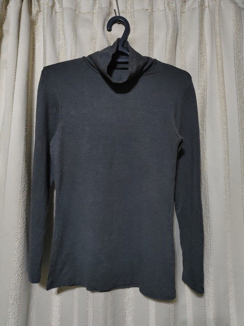Uniqlo Heattech Extra Warm High neck - dark Gray- large (Category: Coats, Jackets and Outerwear) located in Baguio. Submitted by pisces_beattidue23 (Listing ID 1470515401, Image 3). Description: .