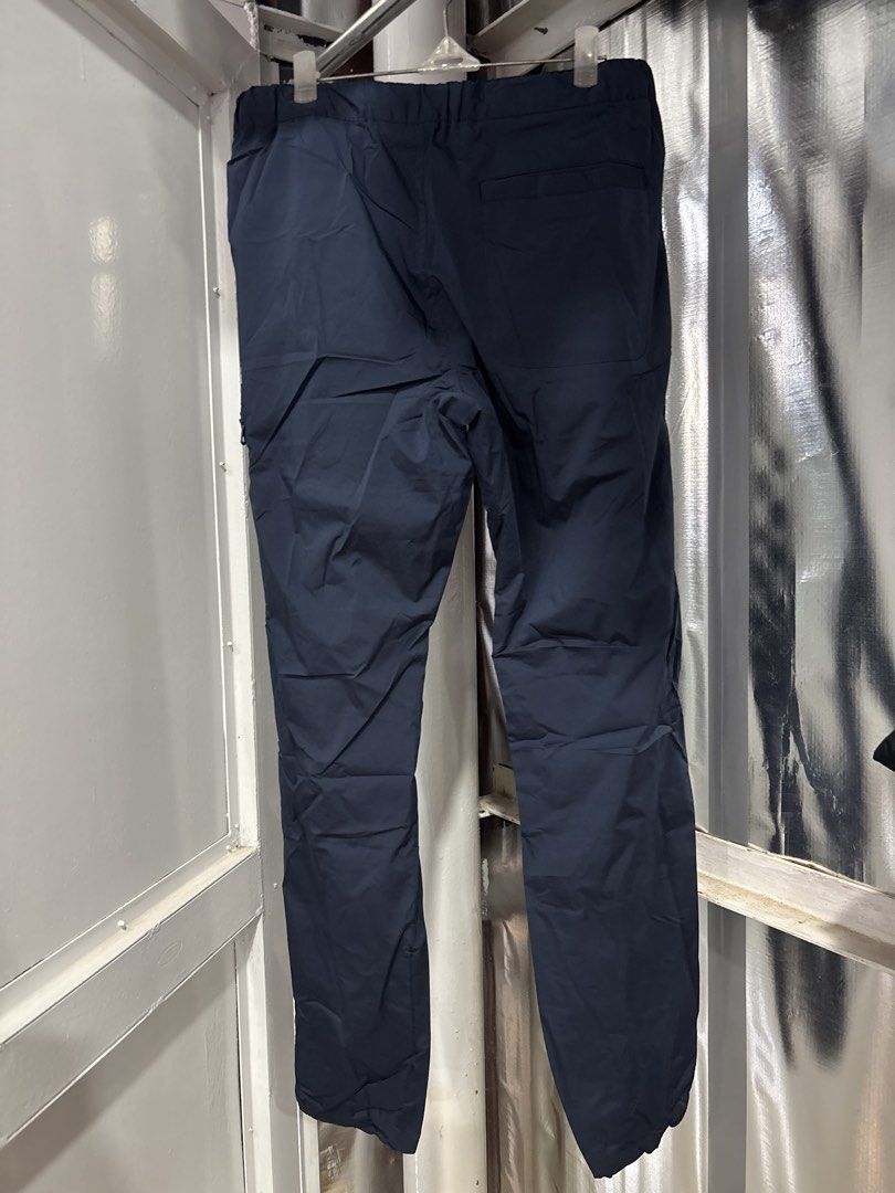 Uniqlo Heattech Geared Trousers (Category: Trousers) located in Puerto Princesa. Submitted by 18arc (Listing ID 1470452146, Image 2). Description: Uniqlo Heattech Geared Trousers Size: Small Dimes: 32x41.