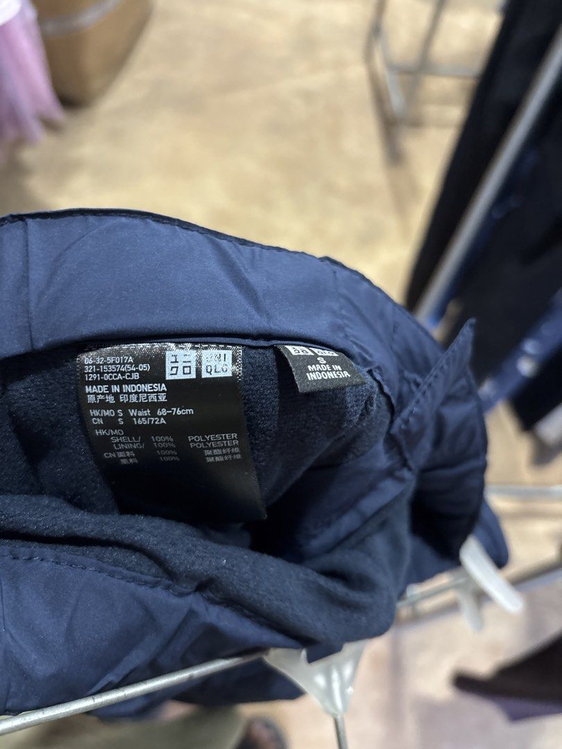 Uniqlo Heattech Geared Trousers (Category: Trousers) located in Puerto Princesa. Submitted by 18arc (Listing ID 1470452146, Image 3). Description: Uniqlo Heattech Geared Trousers Size: Small Dimes: 32x41.