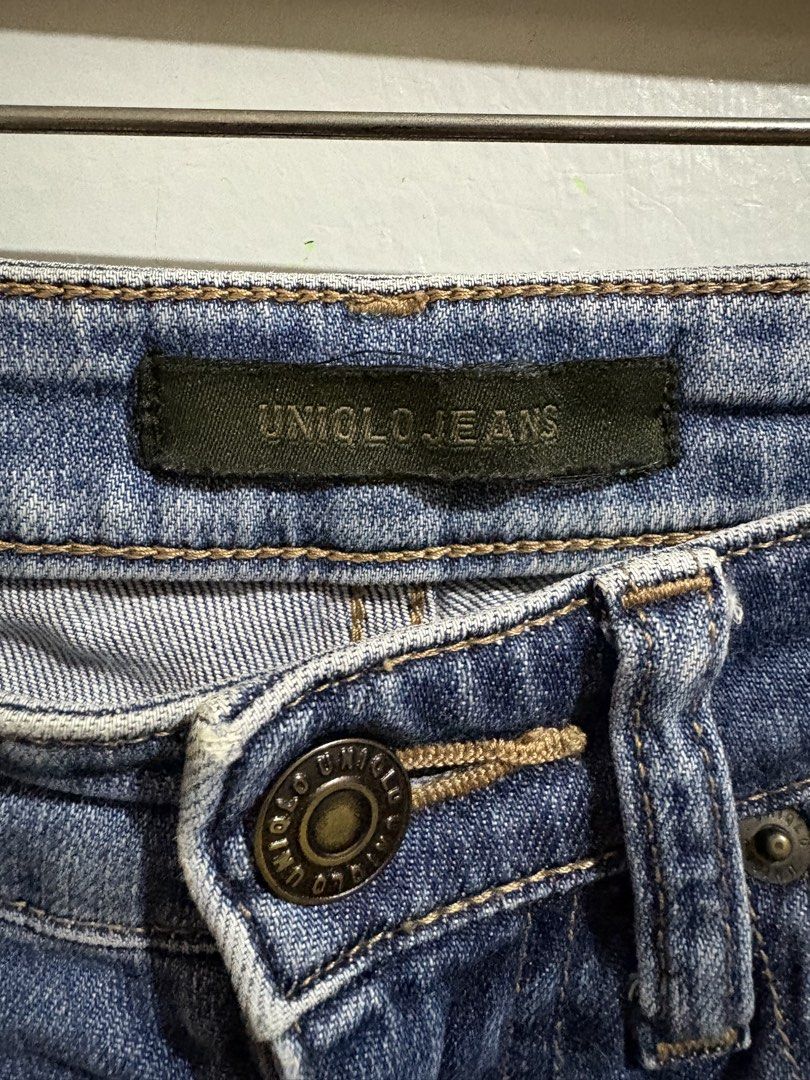 Uniqlo Jeans Size 23 Blue (Category: Jeans) located in Manila. Submitted by margascloset_ (Listing ID 1470493004, Image 3). Description: - Style: Classic mid-rise skinny fit - Wash: Medium blue - Size: 23 (Fits waist 58.5cm / 23 inches) .