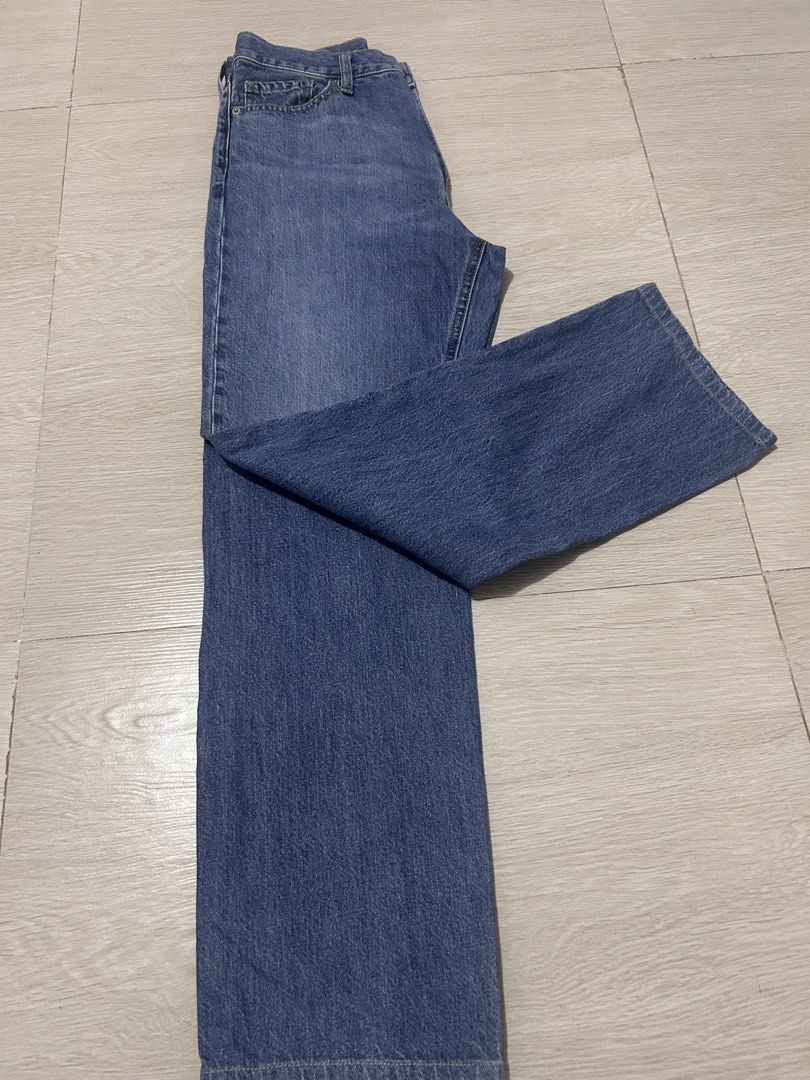 Uniqlo Jeans Size 25 (Category: Jeans) located in Bulacan. Submitted by friitzie (Listing ID 1470401053, Image 1). Description: - Brand: Uniqlo - Style: Straight fit, mid blue wash, classic 5-pocket styling with belt loops - Size: Tagged size 25 (66.5cm waist measurement) - Material: 100% cotton.