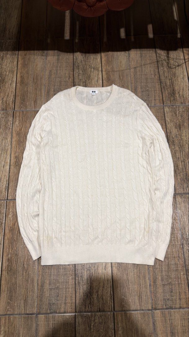 UNIQLO KNITTED SWEATER (Category: Coats, Jackets and Outerwear) located in Manila. Submitted by urban-vintage_2 (Listing ID 1470398462, Image 1). Description: ISSUE: NONE (NEED WASH) MOP :GCASH (NO COD) SHIP VIA: LALAMOVE & J&T LOCATION: PASIG CITY LENGTH: 30 WIDTH : 23-24.