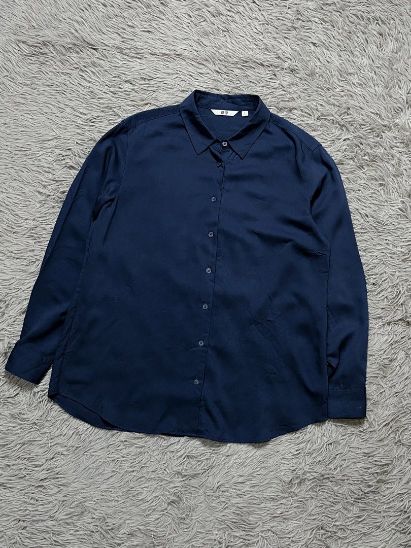 Uniqlo Linen Blend (Category: Blouses) located in Dipolog. Submitted by krstnagnis98 (Listing ID 1470352675, Image 2). Description: Uniqlo Linen Blend Large Authentic Good as new.