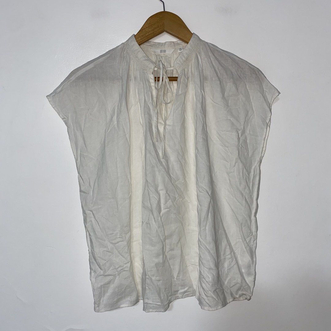 UNIQLO linen blend top (Category: Blouses) located in San Jose del Monte. Submitted by mamiracky (Listing ID 1470465994, Image 2). Description: .