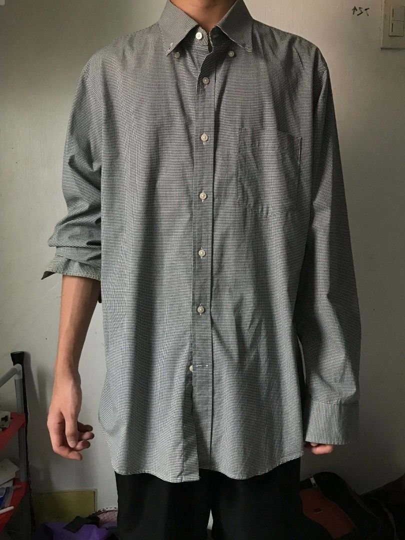 Uniqlo Micro Check Long Sleeve XL Size (Category: Tshirts & Polo Shirts ) located in Paranaque City. Submitted by genxie_ (Listing ID 1470400918, Image 1). Description: - Brand: Uniqlo - Size on tag: XL - Color: Gray with fine checkered pattern - Long sleeves with button cuffs - Button-down collar with front pocket - Condition: Good condition - Has a yellow stain that may come off with washing (see photos) Measurements (approx.): - Length: 28.5 i