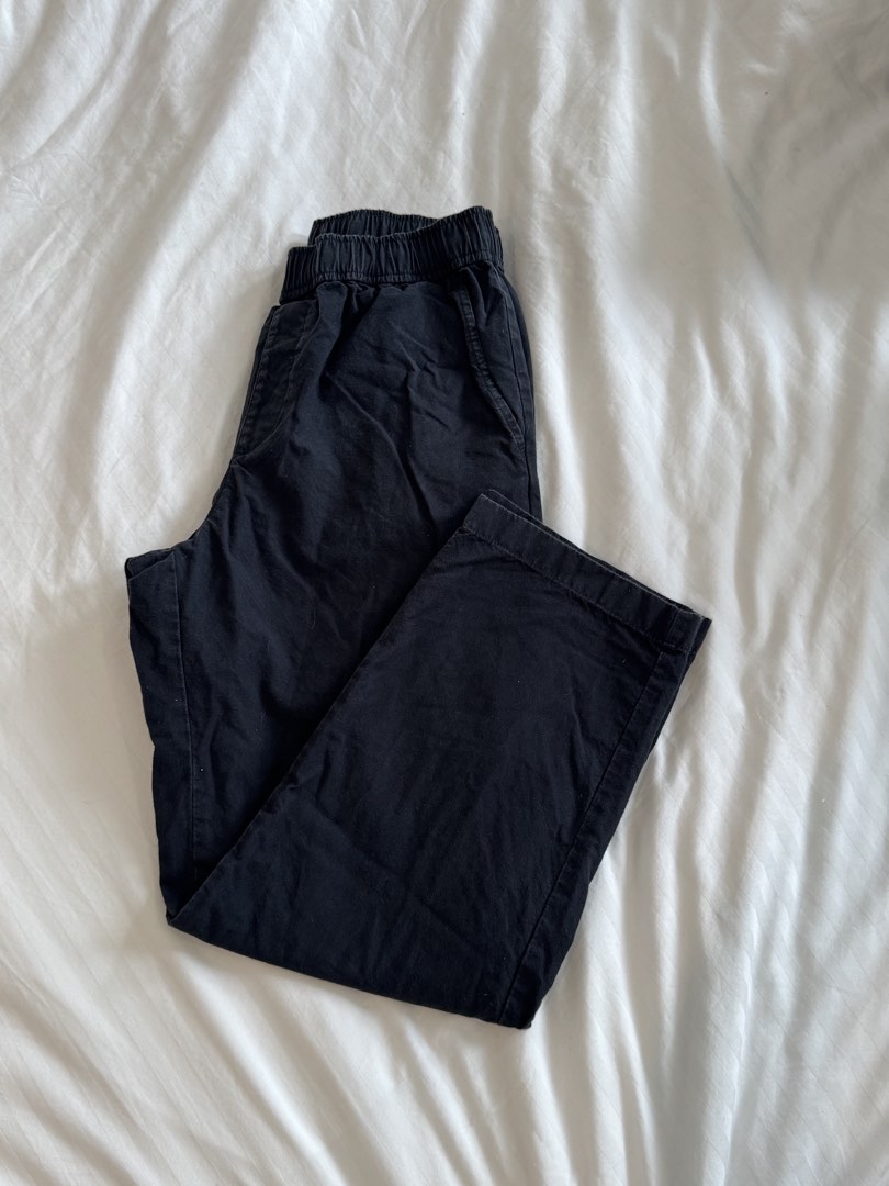 Mobil Capris Uniqlo Pants, Women's Fashion, Bottoms, Jeans & Leggings on Carousell