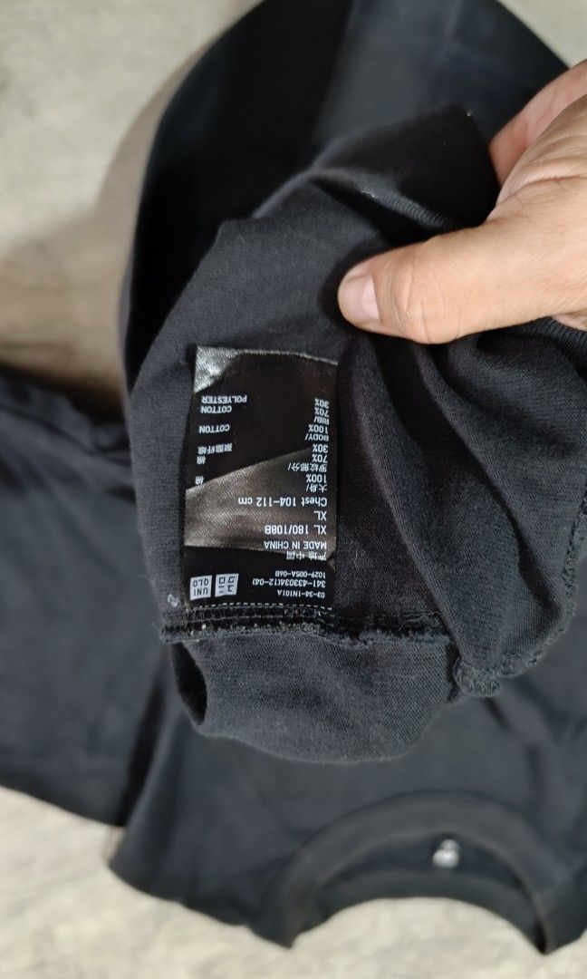 UNIQLO PLAIN BLACK TEE (Category: Tshirts & Polo Shirts ) located in Midsayap. Submitted by macoy.picker (Listing ID 1470350882, Image 3). Description: UNIQLO PLAIN BLACK TEE SIZE: XL Dimes:23x28.