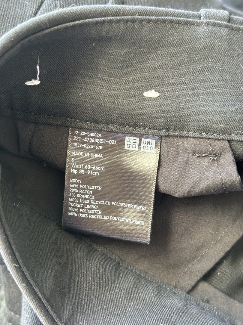 Uniqlo pleated wide pants (Category: Skirts) located in Pasig City. Submitted by afterglowpreloved (Listing ID 1470454568, Image 3). Description: .