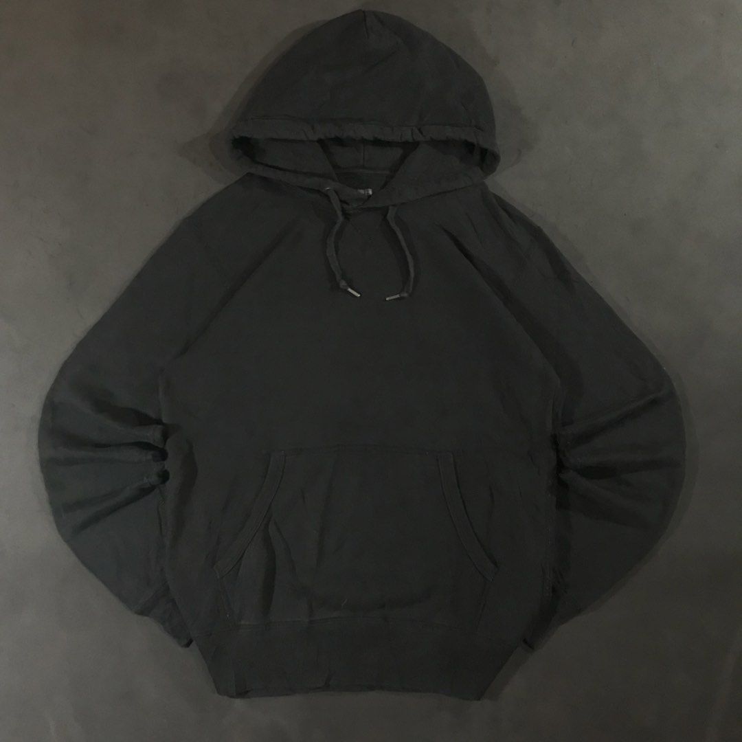 Uniqlo Pullover Hoodie (Category: Coats, Jackets and Outerwear) located in Manila. Submitted by a_aron.f6e3a7 (Listing ID 1470535479, Image 1). Description: Uniqlo Pullover Hoodie Size: Medium (M) Color rate: 9/10 (Black) Condition: Good pre-owned condition Issues: No obvious major holes or tears visible.