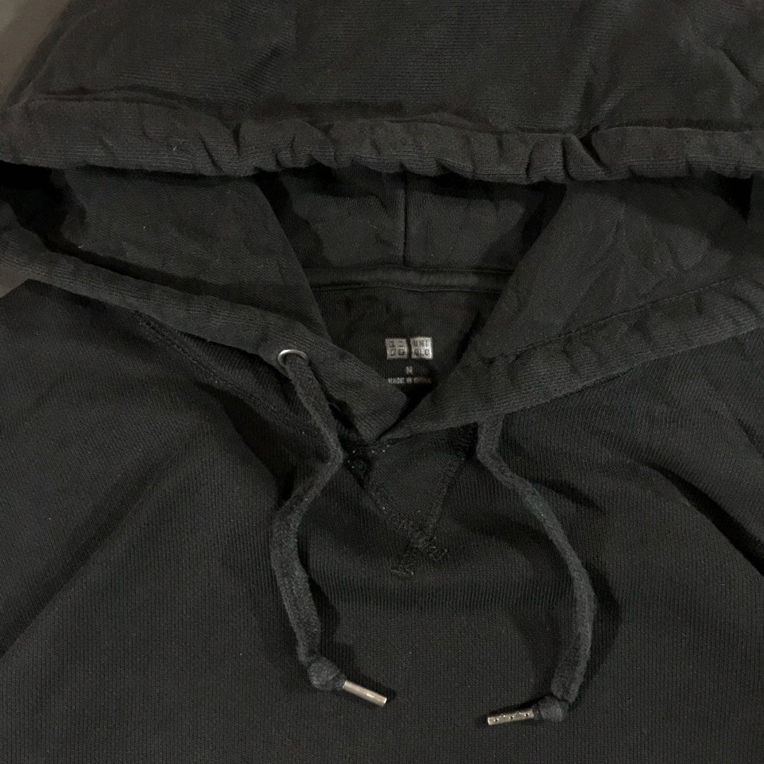 Uniqlo Pullover Hoodie (Category: Coats, Jackets and Outerwear) located in Manila. Submitted by a_aron.f6e3a7 (Listing ID 1470535479, Image 3). Description: Uniqlo Pullover Hoodie Size: Medium (M) Color rate: 9/10 (Black) Condition: Good pre-owned condition Issues: No obvious major holes or tears visible.