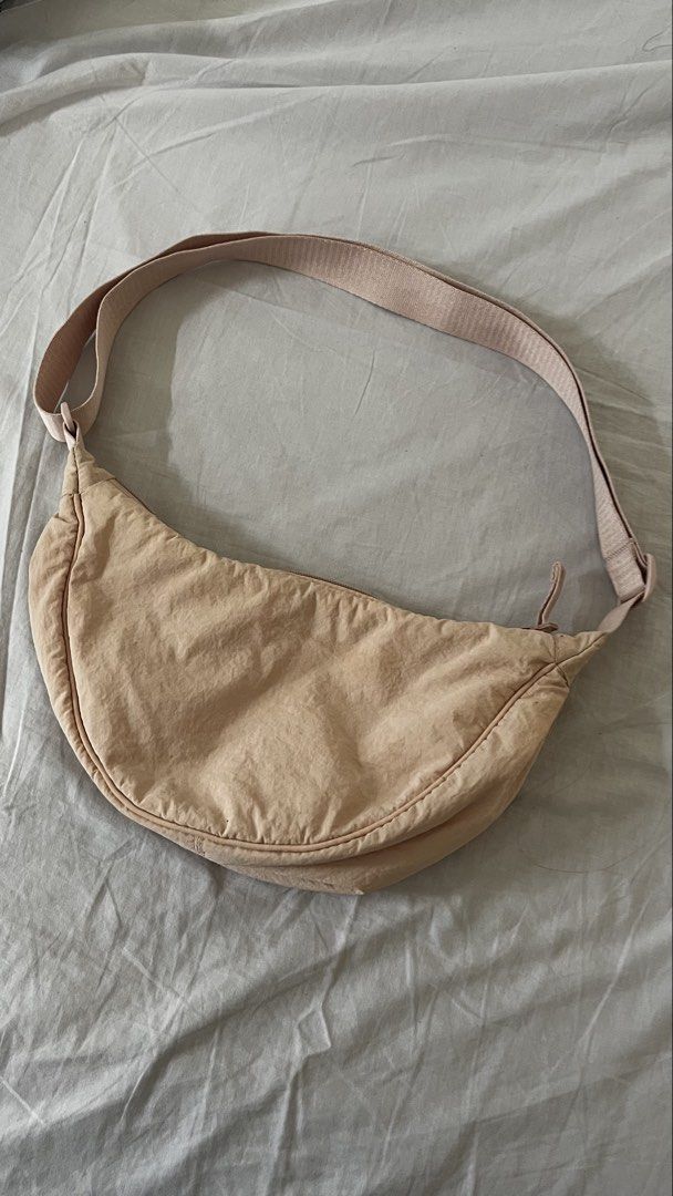 Uniqlo Round Mini Shoulder Bag Pink (Category: Cross-body Bags) located in Cainta. Submitted by havenlyeli (Listing ID 1470460665, Image 1). Description: ୨ৎ mode of payment - 50% down payment required to secure your order; remaining 50% balance to be paid upon delivery - gcash / maribank - cod available for meet-ups only ୨ৎ meet-up locations - lrt-2 legarda station - NU manila - cainta, rizal ୨ৎ please take note - colors may slightly vary due to 
