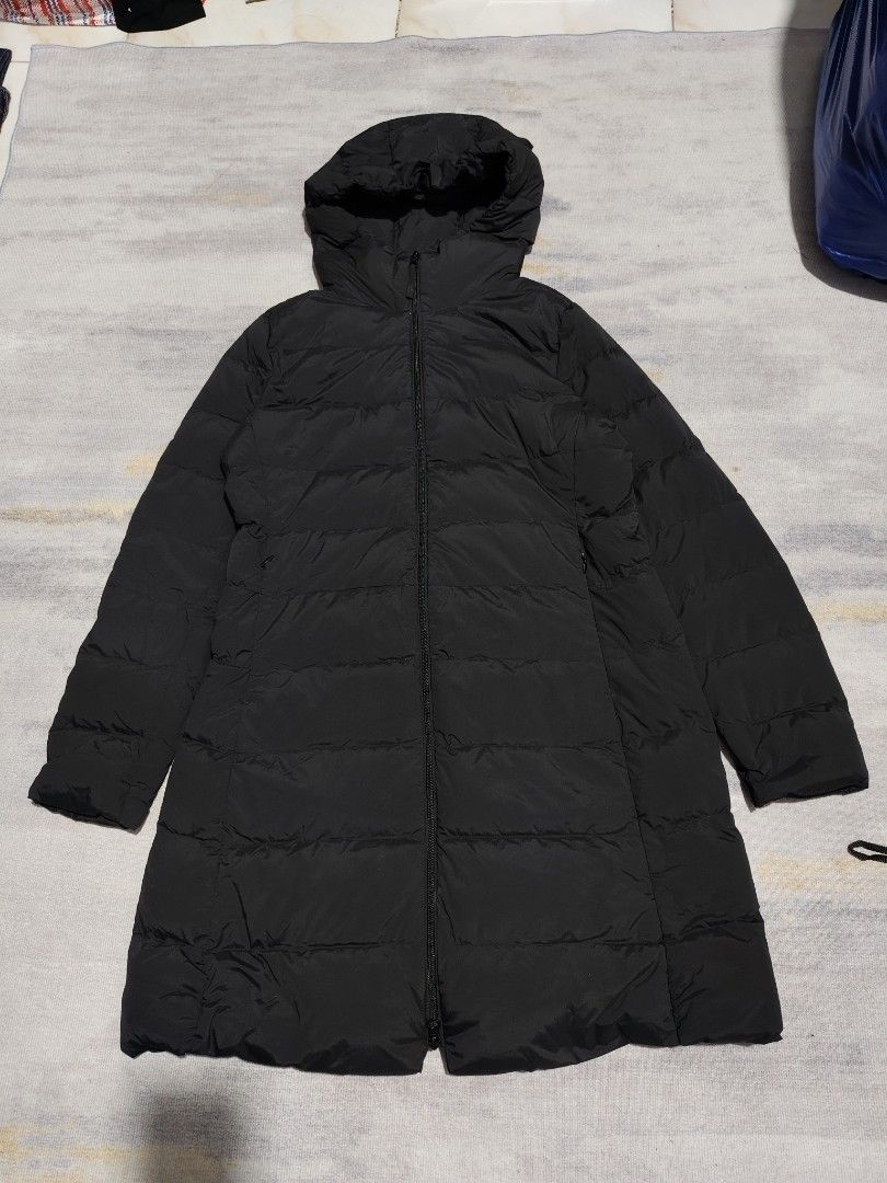 Uniqlo seamless down long coat (Category: Coats, Jackets and Outerwear) located in Dagupan City. Submitted by gandita.28 (Listing ID 1470448838, Image 2). Description: UNIQLO SEAMLESS DOWN LONG COAT LIGHTWEIGHT PUFFER LENGTH - 33 WIDTH - 19 LARGE ON TAG DURABLE WATER REPELLENCY LIGHTWEIGHT STRETCH.