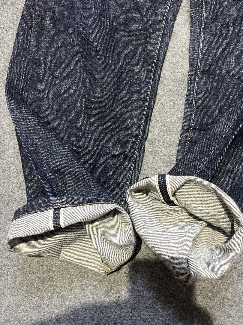 Uniqlo selvadge pants (Category: Jeans) located in Lapu Lapu. Submitted by jhonrener41426 (Listing ID 1470419008, Image 2). Description: Size 34 Thigh-12 Length-38 Leg opening-8.5 Excellent condition Color rate 9.5/10 Authentic Issue none .
