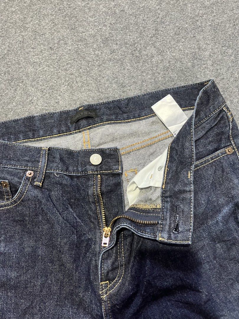 Uniqlo selvadge pants (Category: Jeans) located in Lapu Lapu. Submitted by jhonrener41426 (Listing ID 1470419008, Image 3). Description: Size 34 Thigh-12 Length-38 Leg opening-8.5 Excellent condition Color rate 9.5/10 Authentic Issue none .