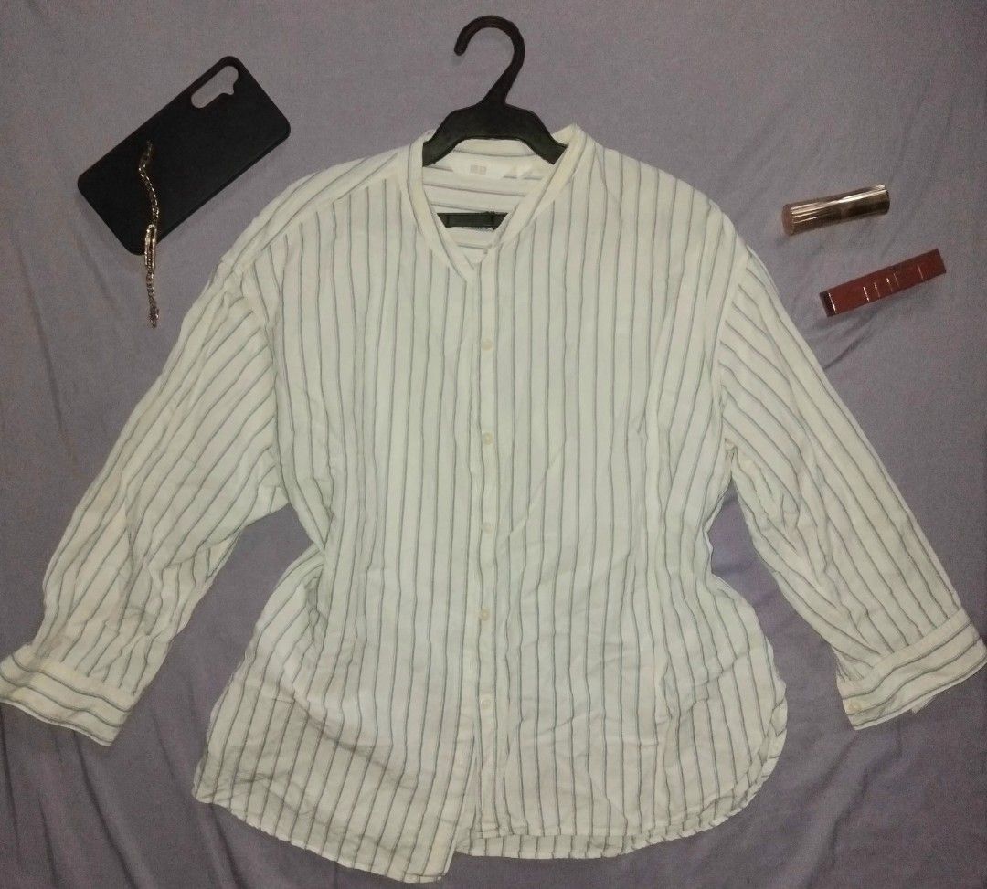 UNIQLO SLEEVE SHIRT (Category: Longsleeves) located in Manila. Submitted by thriftedgem_ (Listing ID 1470474599, Image 2). Description: .