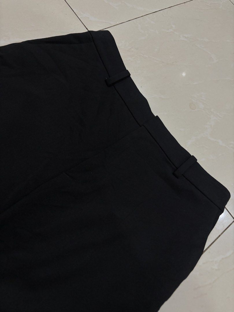 Uniqlo Smart Ankle Pants (Category: Other Bottoms) located in Iligan City. Submitted by thrift4dayz (Listing ID 1470497357, Image 2). Description: Size: Medium - Fits 26”-27” Color Rate : 10/10 Almost brand new condition .