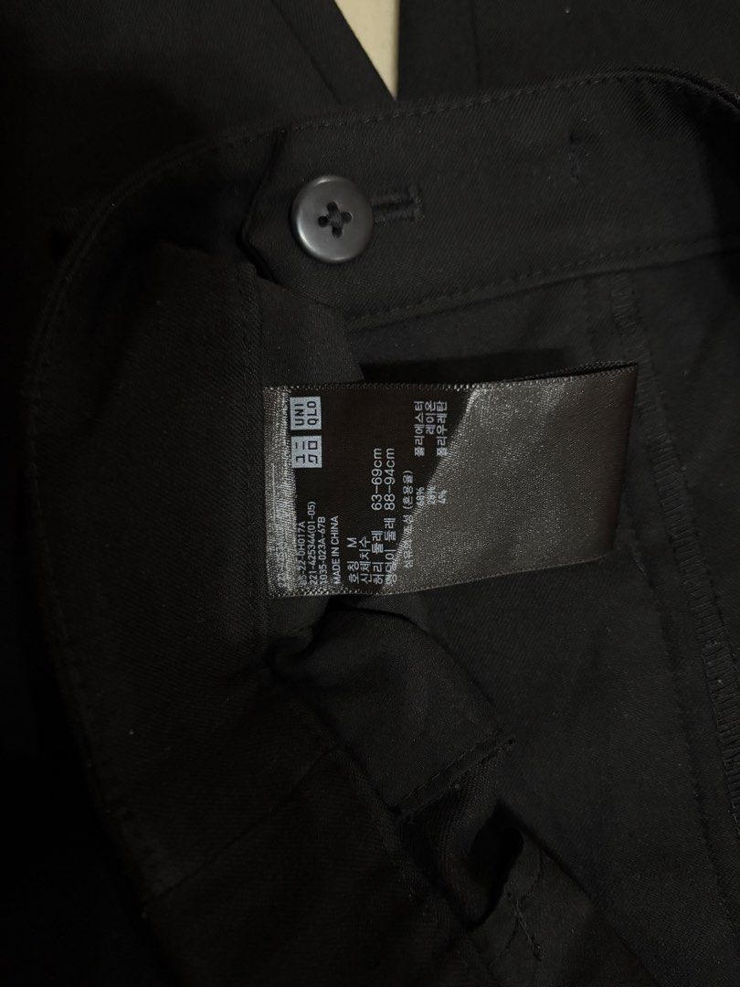 Uniqlo Smart Ankle Pants (Category: Other Bottoms) located in Iligan City. Submitted by thrift4dayz (Listing ID 1470497357, Image 3). Description: Size: Medium - Fits 26”-27” Color Rate : 10/10 Almost brand new condition .