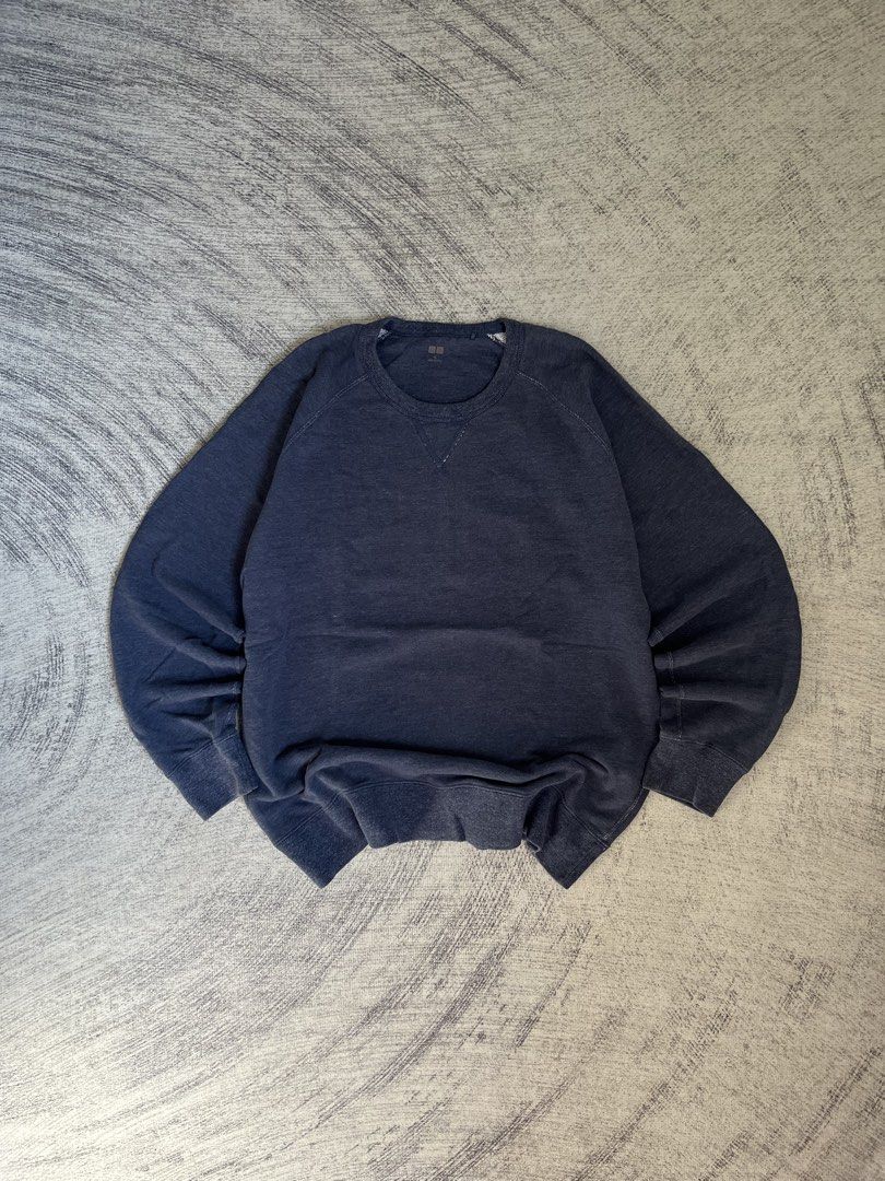 uniqlo sweater (Category: Coats, Jackets and Outerwear) located in Manila. Submitted by lesterrrrrr (Listing ID 1470465787, Image 1). Description: .