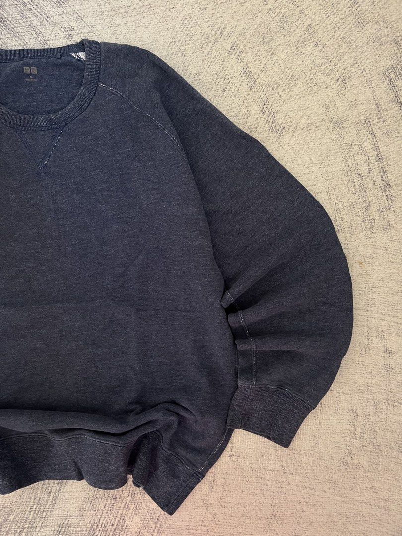 uniqlo sweater (Category: Coats, Jackets and Outerwear) located in Manila. Submitted by lesterrrrrr (Listing ID 1470465787, Image 3). Description: .