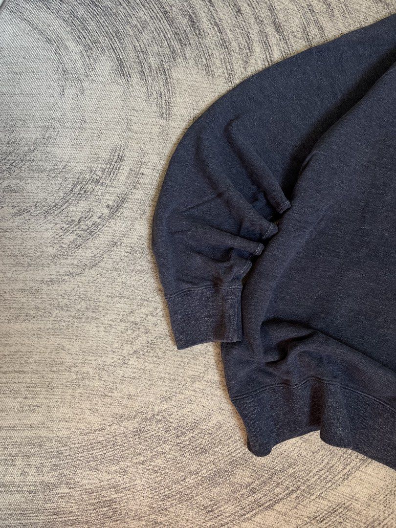 uniqlo sweater (Category: Coats, Jackets and Outerwear) located in Manila. Submitted by lesterrrrrr (Listing ID 1470465787, Image 2). Description: .