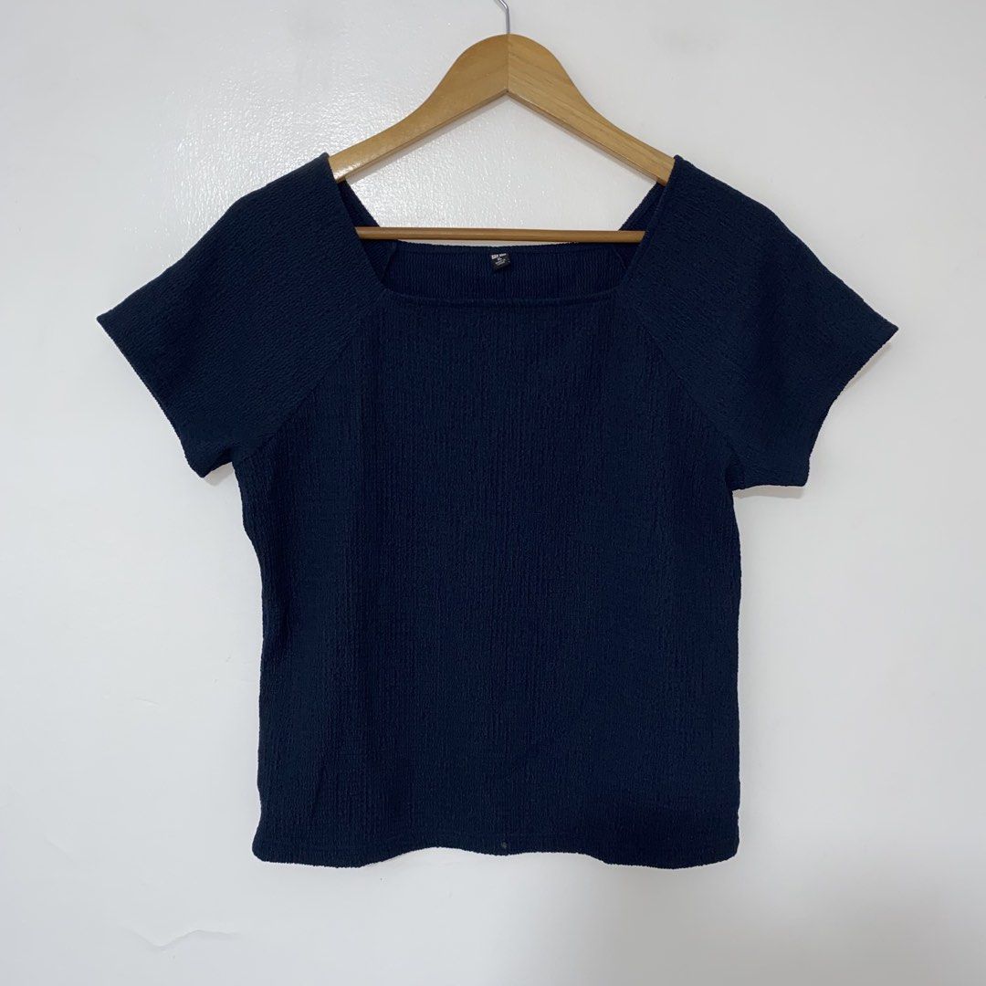 UNIQLO textured top (Category: Blouses) located in San Jose del Monte. Submitted by mamiracky (Listing ID 1470475717, Image 2). Description: .