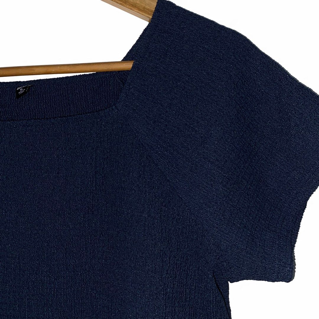 UNIQLO textured top (Category: Blouses) located in San Jose del Monte. Submitted by mamiracky (Listing ID 1470475717, Image 3). Description: .