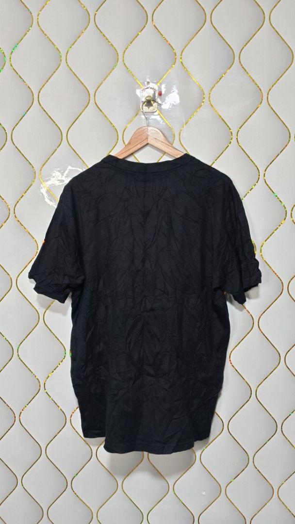 Uniqlo U Black T-Shirt (Category: Tshirts & Polo Shirts ) located in Manila. Submitted by zariyah.1986 (Listing ID 1470450095, Image 3). Description: - Brand/Model: Uniqlo U - Color: Classic Black - Size: XL (Width: 23", Length: 29") - Material: 100% Cotton - Origin: Made in Bangladesh - Style: Crew neck, short sleeve casual tee - Condition: Comfortable everyday basic wear -need wash .