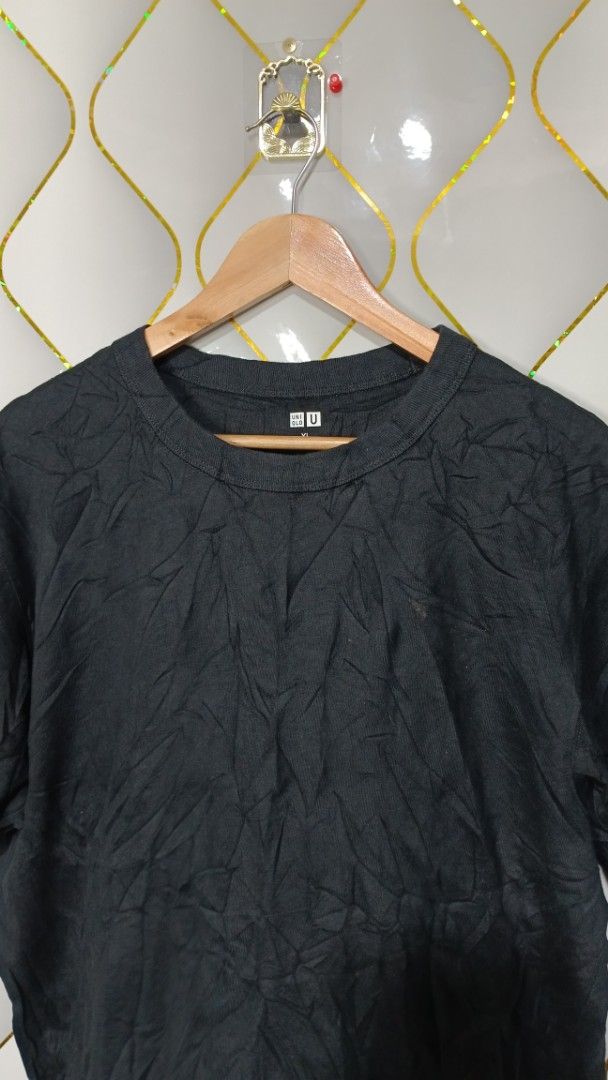 Uniqlo U Black T-Shirt (Category: Tshirts & Polo Shirts ) located in Manila. Submitted by zariyah.1986 (Listing ID 1470450095, Image 2). Description: - Brand/Model: Uniqlo U - Color: Classic Black - Size: XL (Width: 23", Length: 29") - Material: 100% Cotton - Origin: Made in Bangladesh - Style: Crew neck, short sleeve casual tee - Condition: Comfortable everyday basic wear -need wash .