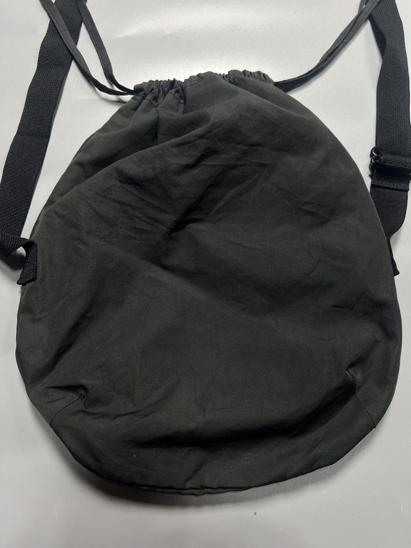 Uniqlo Unisex Sling bag (Category: Sling Bags) located in Ragay. Submitted by sergesalgado (Listing ID 1470501185, Image 2). Description: Uniqlo bag Needwash No issue.