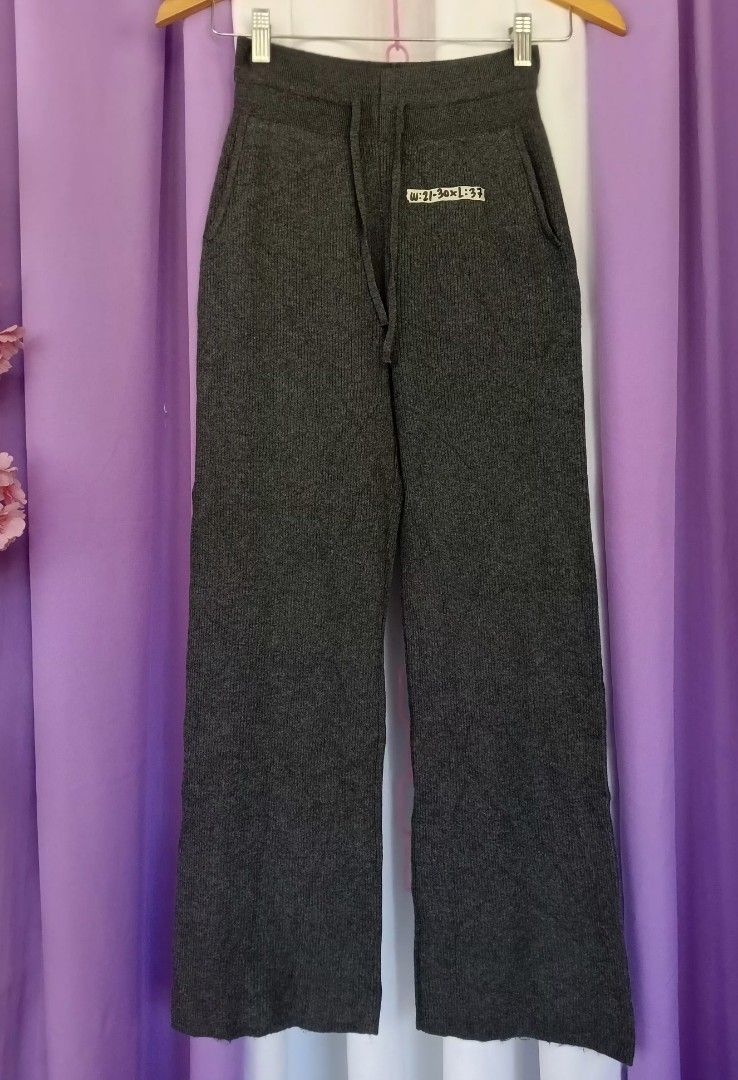 UNIQLO Washable Knit Ribbed Pants (Category: Other Bottoms) located in Basista. Submitted by purpleens_shop (Listing ID 1470435529, Image 3). Description: .