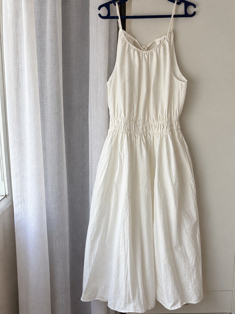 Uniqlo White Dress Size S (Category: Dresses) located in Quezon City. Submitted by milkiacream (Listing ID 1470419633, Image 1). Description: With stains (some can be removed by laundry).