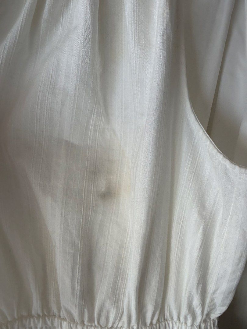 Uniqlo White Dress Size S (Category: Dresses) located in Quezon City. Submitted by milkiacream (Listing ID 1470419633, Image 3). Description: With stains (some can be removed by laundry).